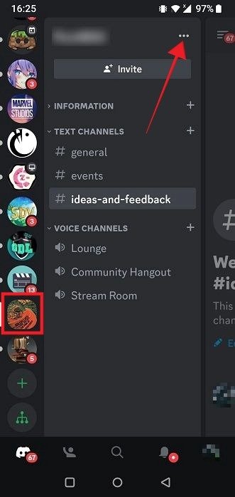 Нажатие на три точки на экране сервера в приложении Discord.
