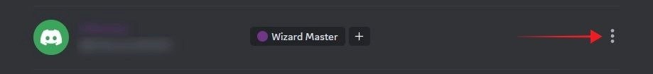 Три точки рядом с именем пользователя Discord.