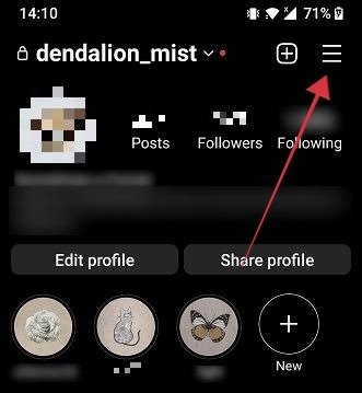 Нажатие на меню через профиль в приложении Instagram для Android.