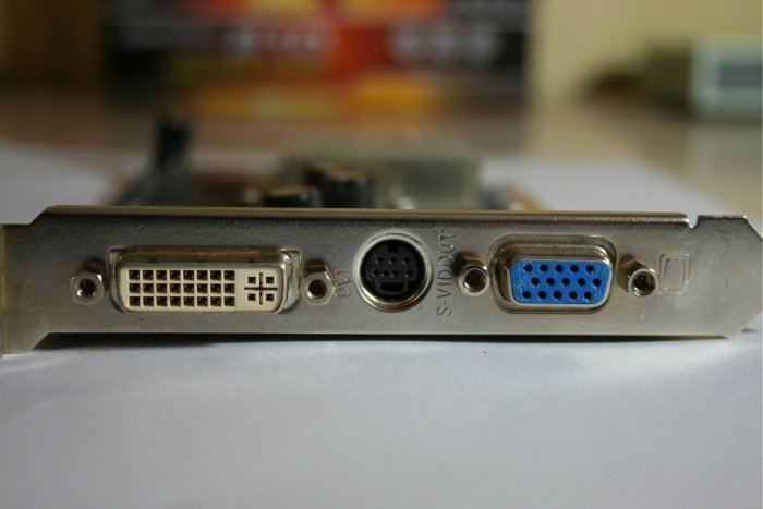 видеокарта с VGA и DVI