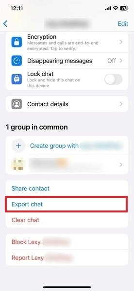 Нажатие на опцию «Экспортировать чат» в разговоре WhatsApp на iPhone.