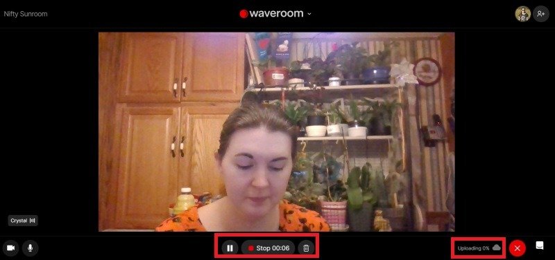 Ожидание загрузки записанного видео после встречи в Waveroom.