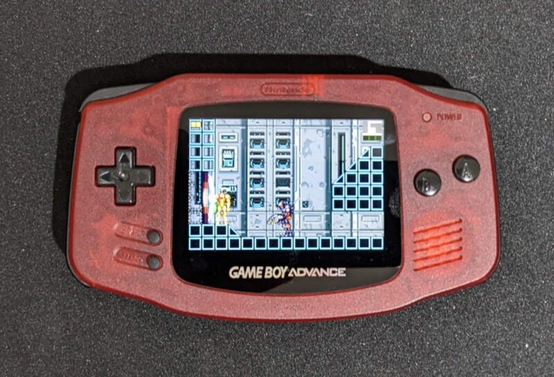 Game Boy Advance под управлением Metroid.