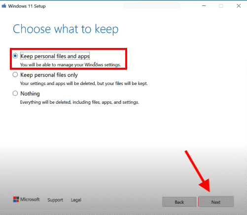 Выбор опции «Сохранить личные файлы и приложения» перед переустановкой Windows 11