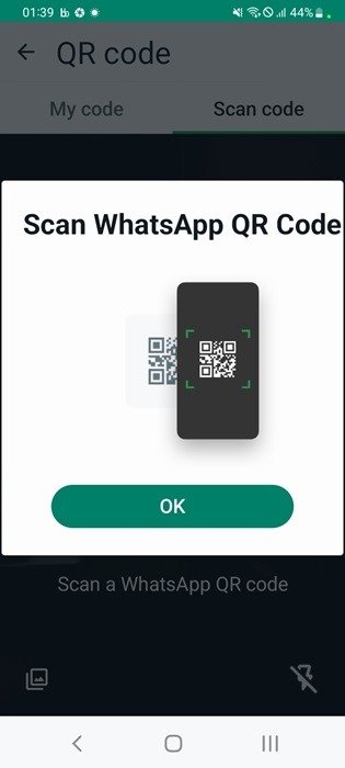 Отсканируйте QR-код WhatsApp, чтобы сохранить новый контакт.