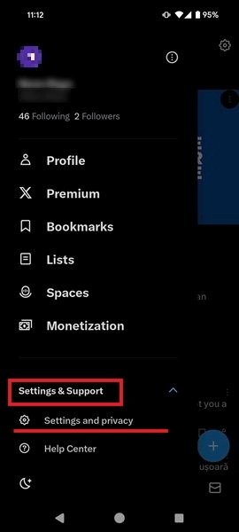 Нажатие на опцию «Настройки и конфиденциальность» в приложении Twitter.
