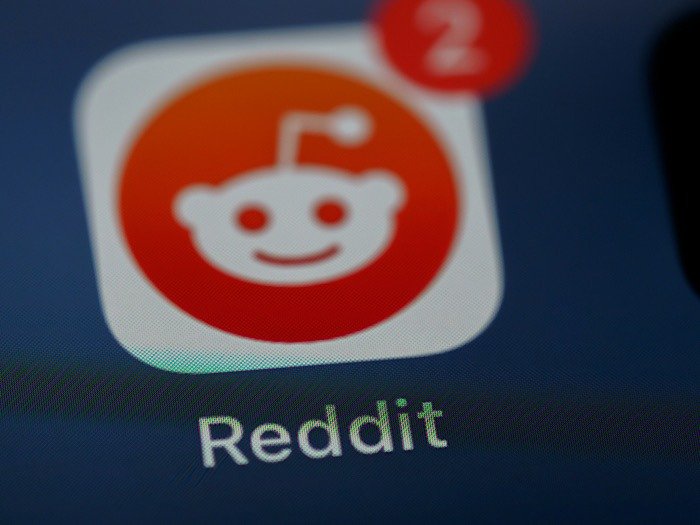 Google отдает приоритет мобильному логотипу Reddit