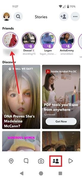 Просмотр истории друга на вкладке «Люди» в приложении Snapchat.