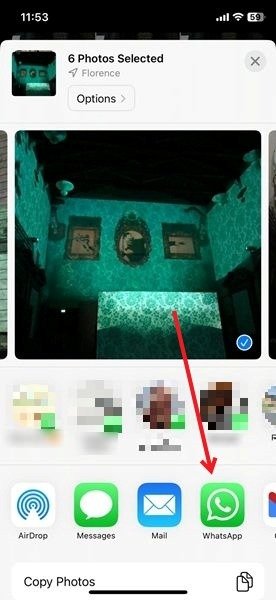 Выбор WhatsApp, когда дело доходит до обмена изображениями через приложение «Фото» на iPhone.