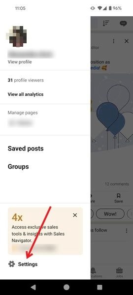 Выбор параметра «Настройки» в приложении LinkedIn для Android.