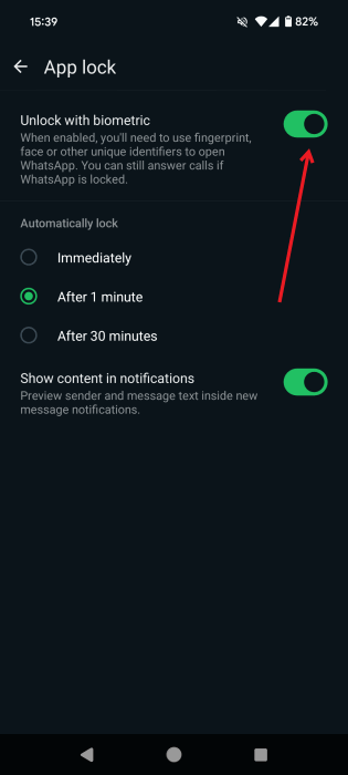Включение опции «Разблокировка с помощью биометрических данных» в WhatsApp.