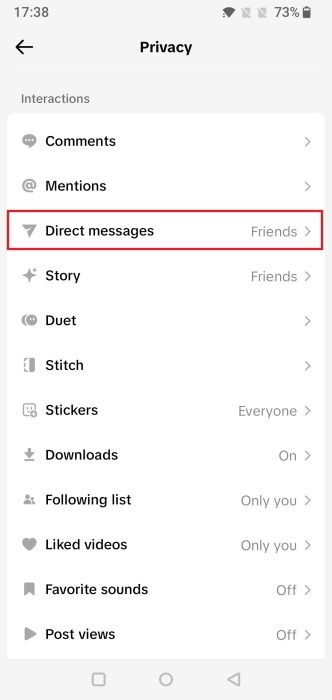 Нажмите «Прямые сообщения» в меню конфиденциальности TikTok.