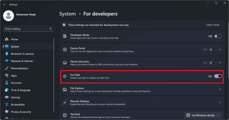 Снимок экрана настроек разработчика, открытых в Windows 11, с выделением опции переключения «Завершить задачу» на панели задач.