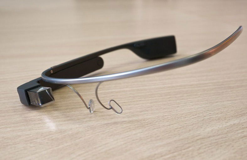 Google Glass, предыдущие очки дополненной реальности от Google.